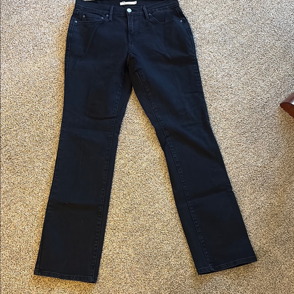 Levis Women’s black jeans